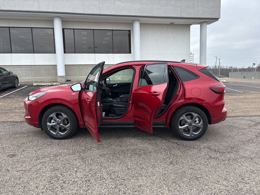 Certified 2024 Ford Escape ST-Line Select w/ Tech Pack #2 image 7