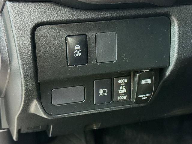 Used 2022 Toyota Tacoma TRD Off-Road AWD/4WD image 10
