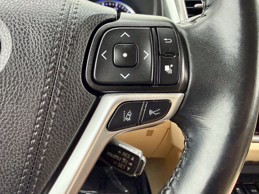 Used 2019 Toyota Highlander XLE AWD/4WD image 28