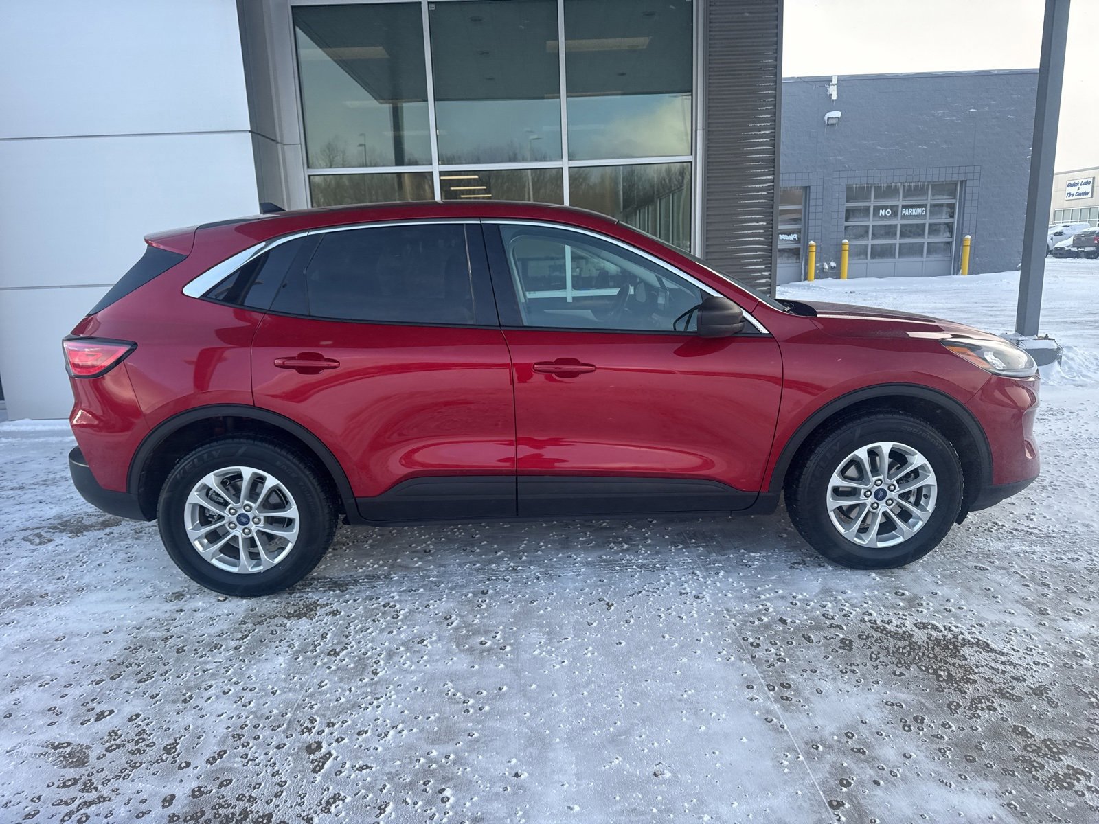 Certified 2022 Ford Escape SE w/ Convenience Package image 2