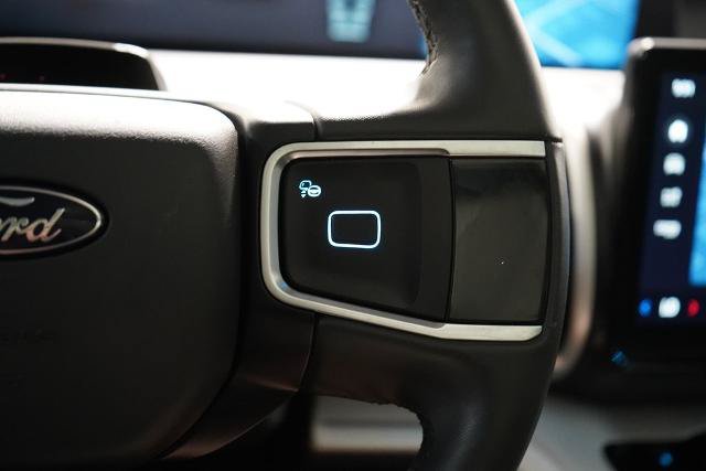 Certified 2025 Ford Expedition Active AWD/4WD image 17