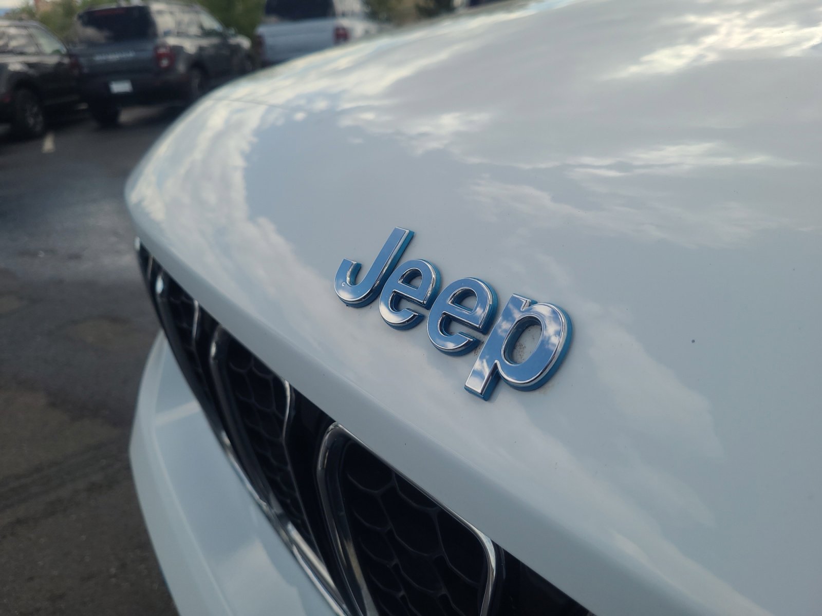 Used 2022 Jeep Grand Cherokee Overland AWD/4WD image 23
