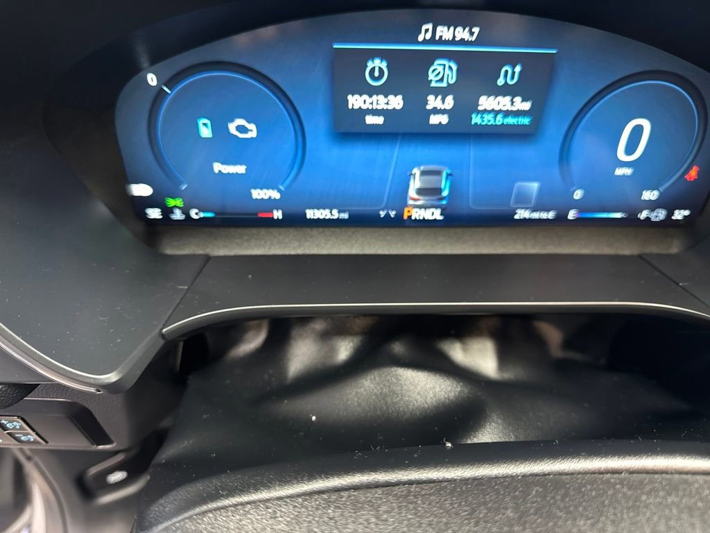 Certified 2025 Ford Escape Platinum w/ Premium Technology Package image 28