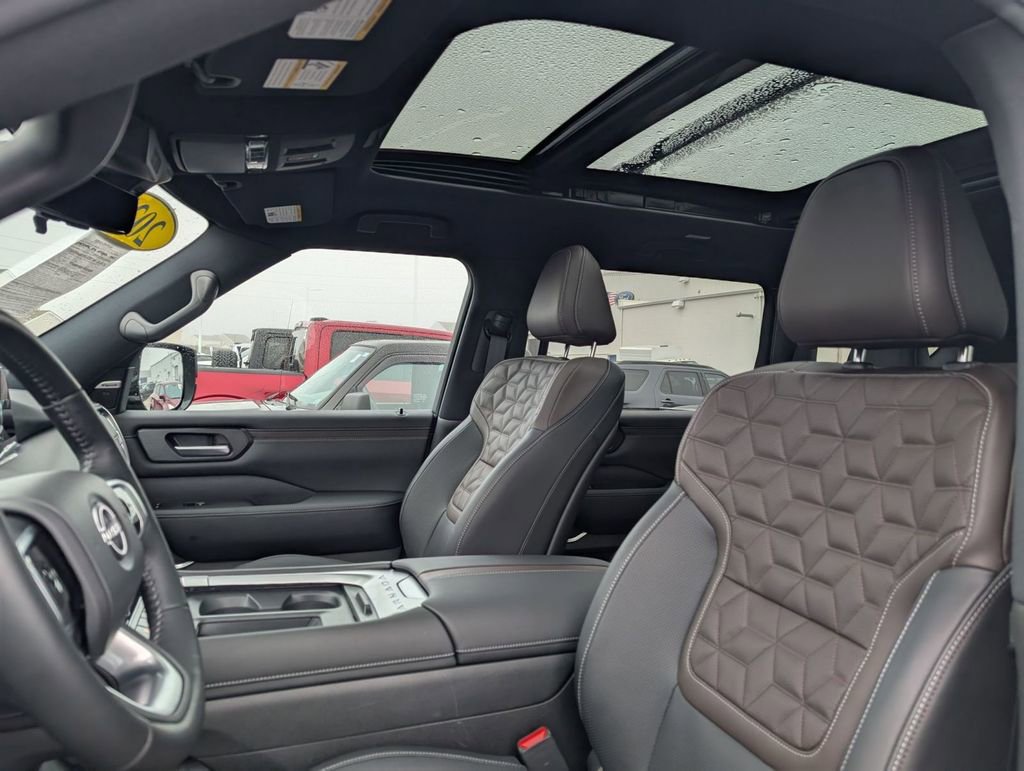 Used 2025 Nissan Armada Platinum image 4