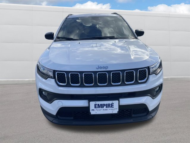 Used 2023 Jeep Compass Latitude w/ Sun and Sound Group AWD/4WD image 13