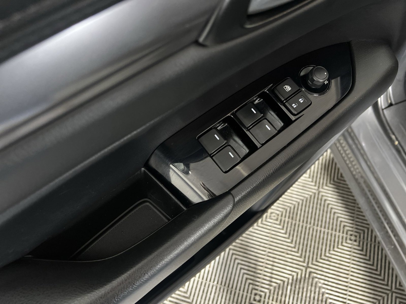 Used 2021 MAZDA CX-5 Touring image 15