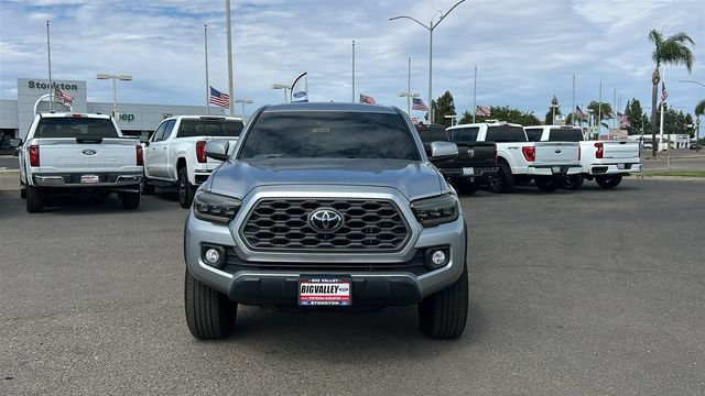 Used 2023 Toyota Tacoma TRD Off-Road w/ TRD Premium Off Road Package AWD/4WD image 9