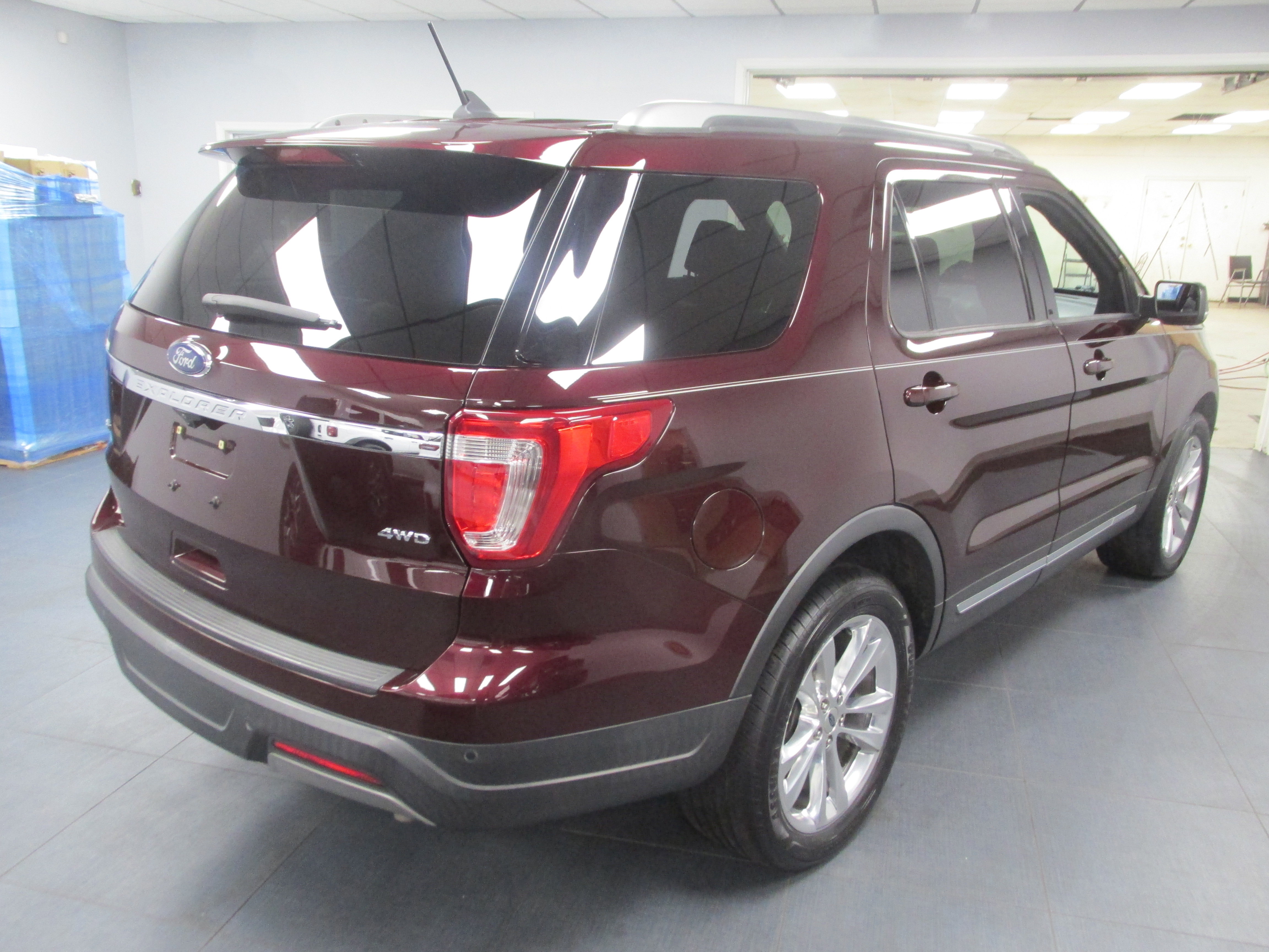 Certified 2019 Ford Explorer XLT w/ Equipment Group 202A image 3