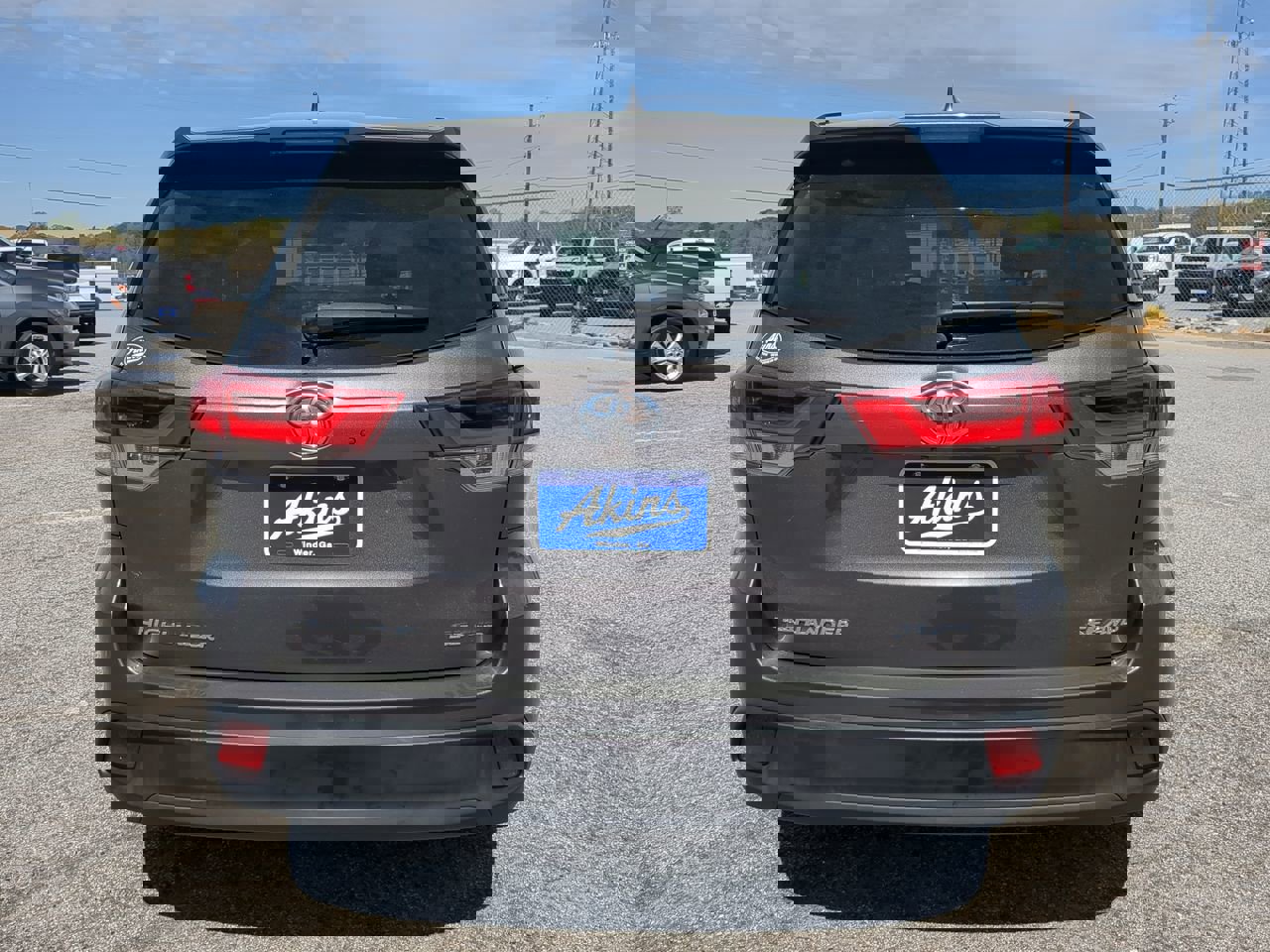 Used 2018 Toyota Highlander SE image 3