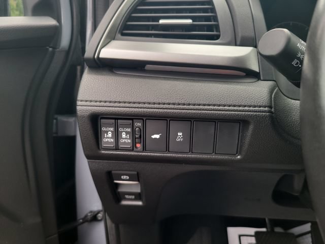 Used 2025 Honda Odyssey Sport-L image 17