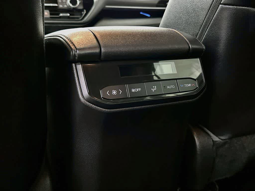 Used 2022 Toyota Highlander XSE FWD image 13