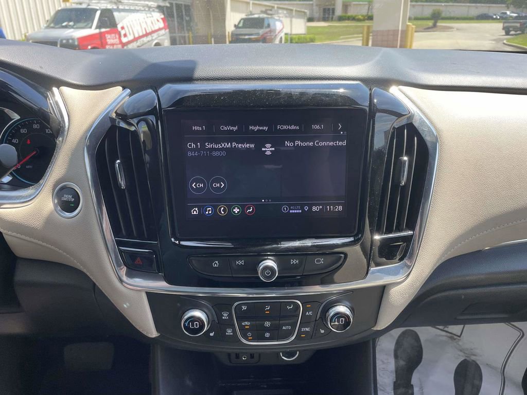 Used 2023 Chevrolet Traverse LT image 21