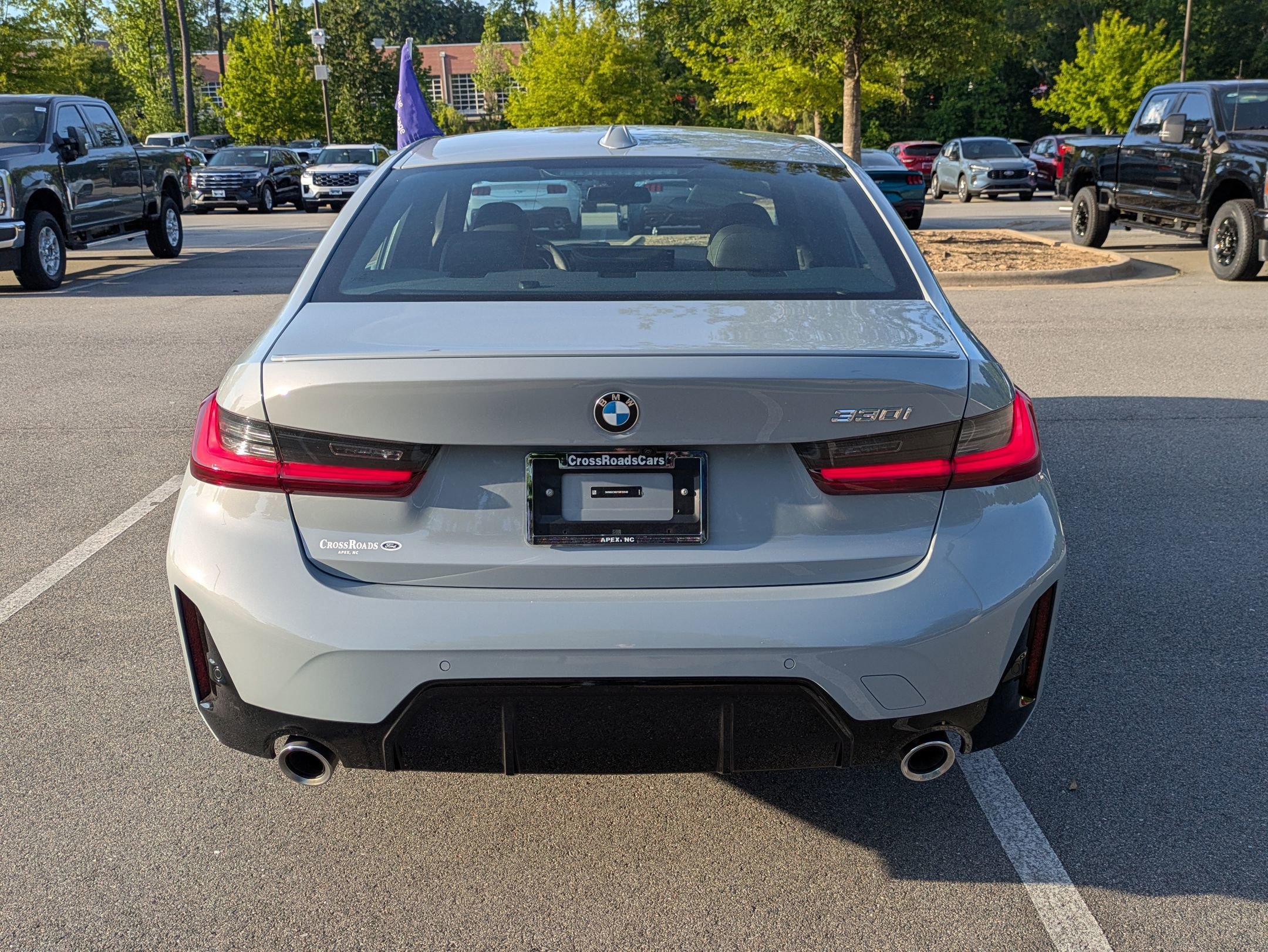 Used 2025 BMW 330i Sedan w/ M Sport Package RWD image 5
