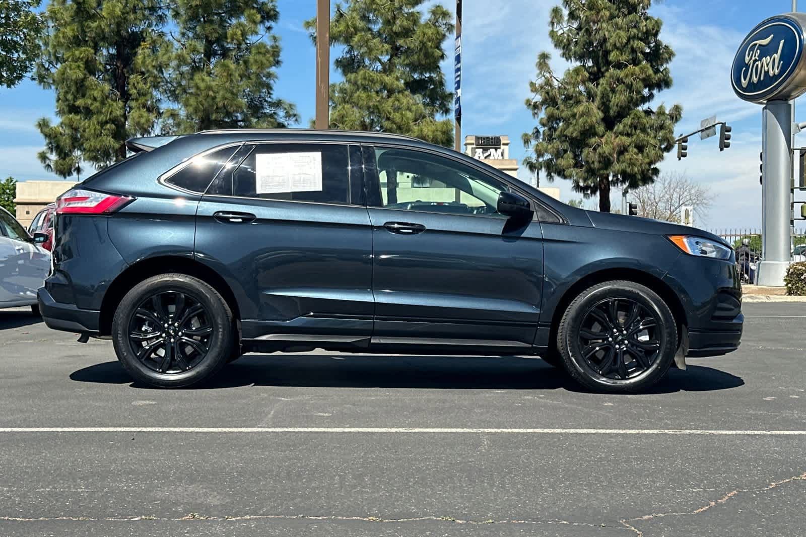 Certified 2023 Ford Edge SE w/ Black Appearance Package image 6