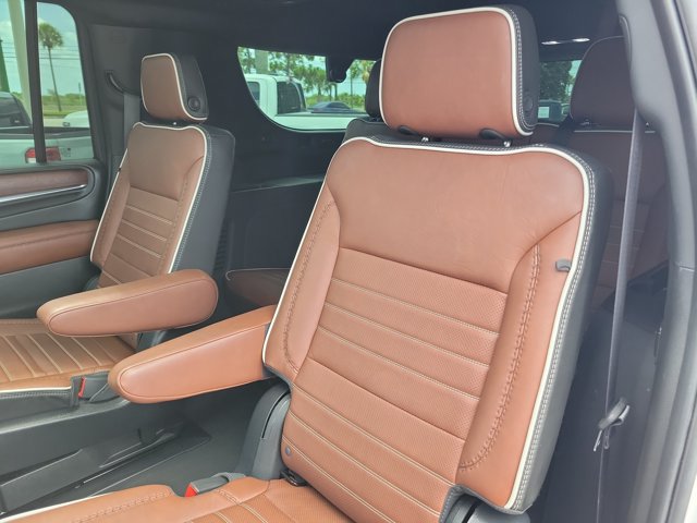 Used 2023 GMC Yukon XL Denali Ultimate AWD/4WD image 12