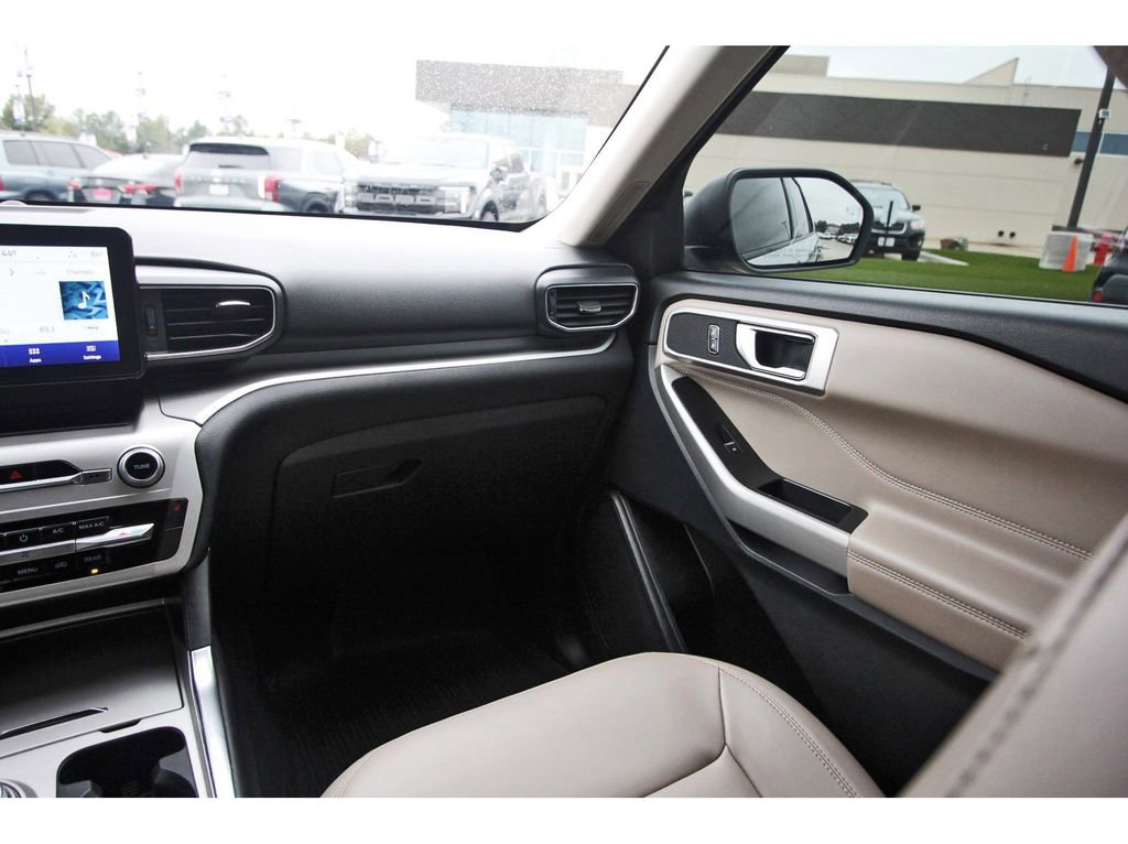 Certified 2022 Ford Explorer XLT w/ Equipment Group 202A image 13