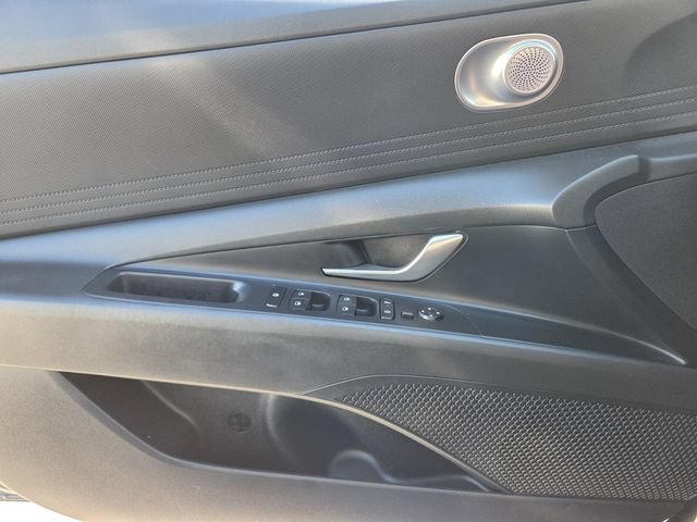 Used 2024 Hyundai Elantra SEL FWD image 20