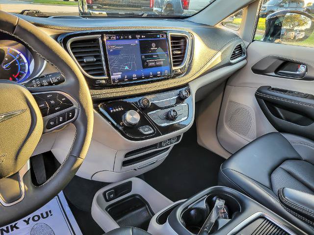Used 2024 Chrysler Pacifica Limited FWD image 22