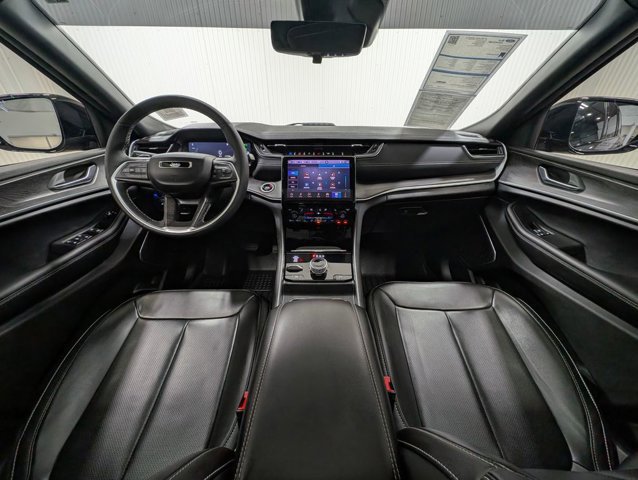 Used 2025 Jeep Grand Cherokee Limited 4xe image 6