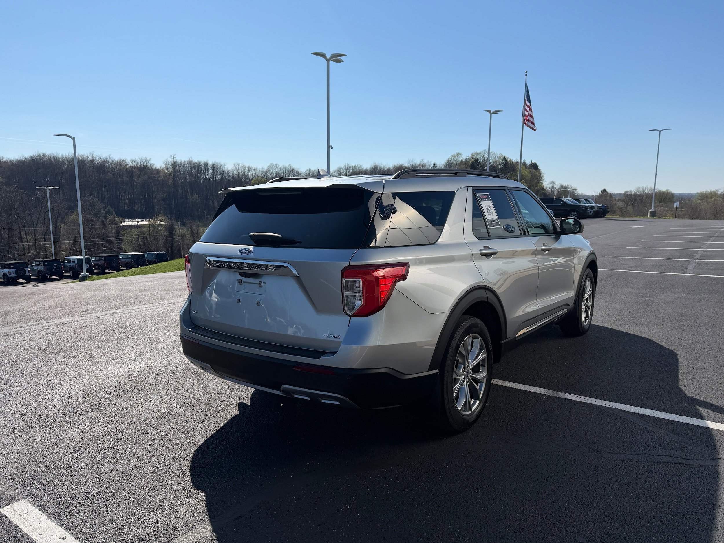 Certified 2020 Ford Explorer XLT w/ Equipment Group 202A AWD/4WD image 6