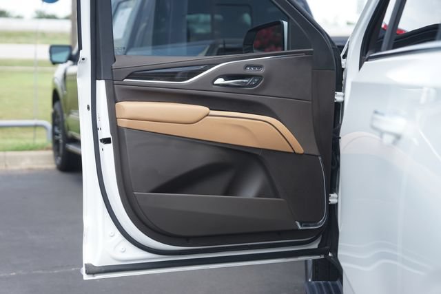 Used 2024 Cadillac Escalade ESV Premium Luxury w/ Performance Package AWD/4WD image 34