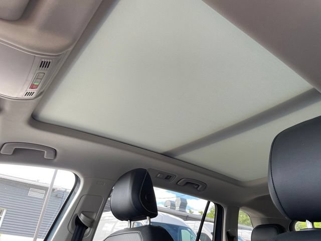 Used 2022 Volkswagen Tiguan SE AWD/4WD image 40