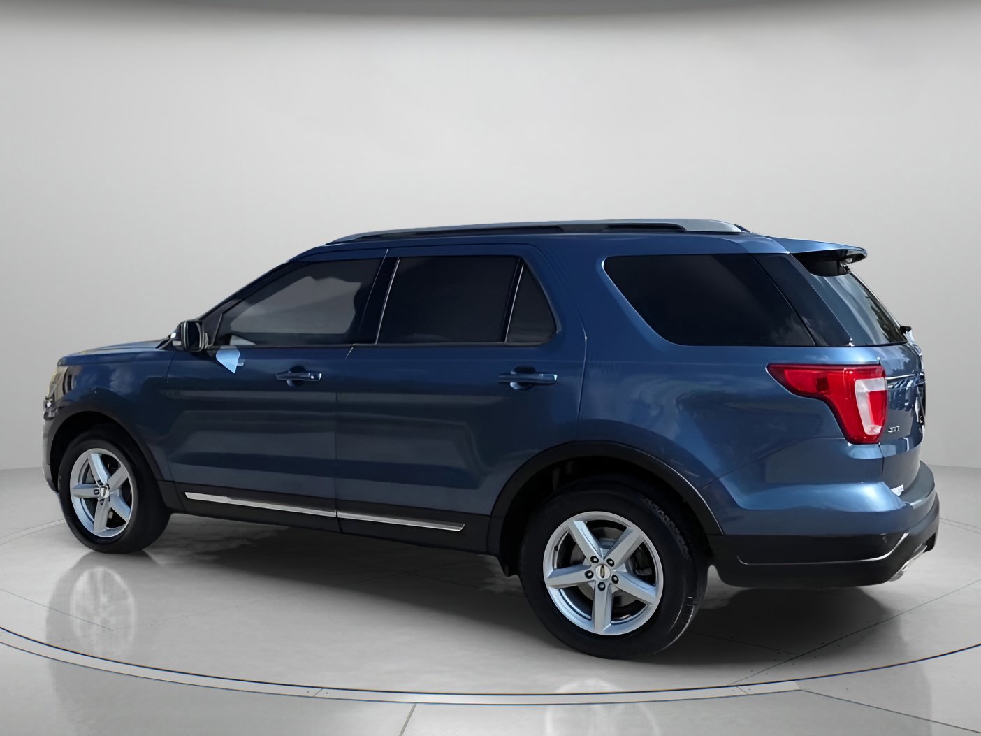 Certified 2018 Ford Explorer XLT w/ Equipment Group 202A image 12