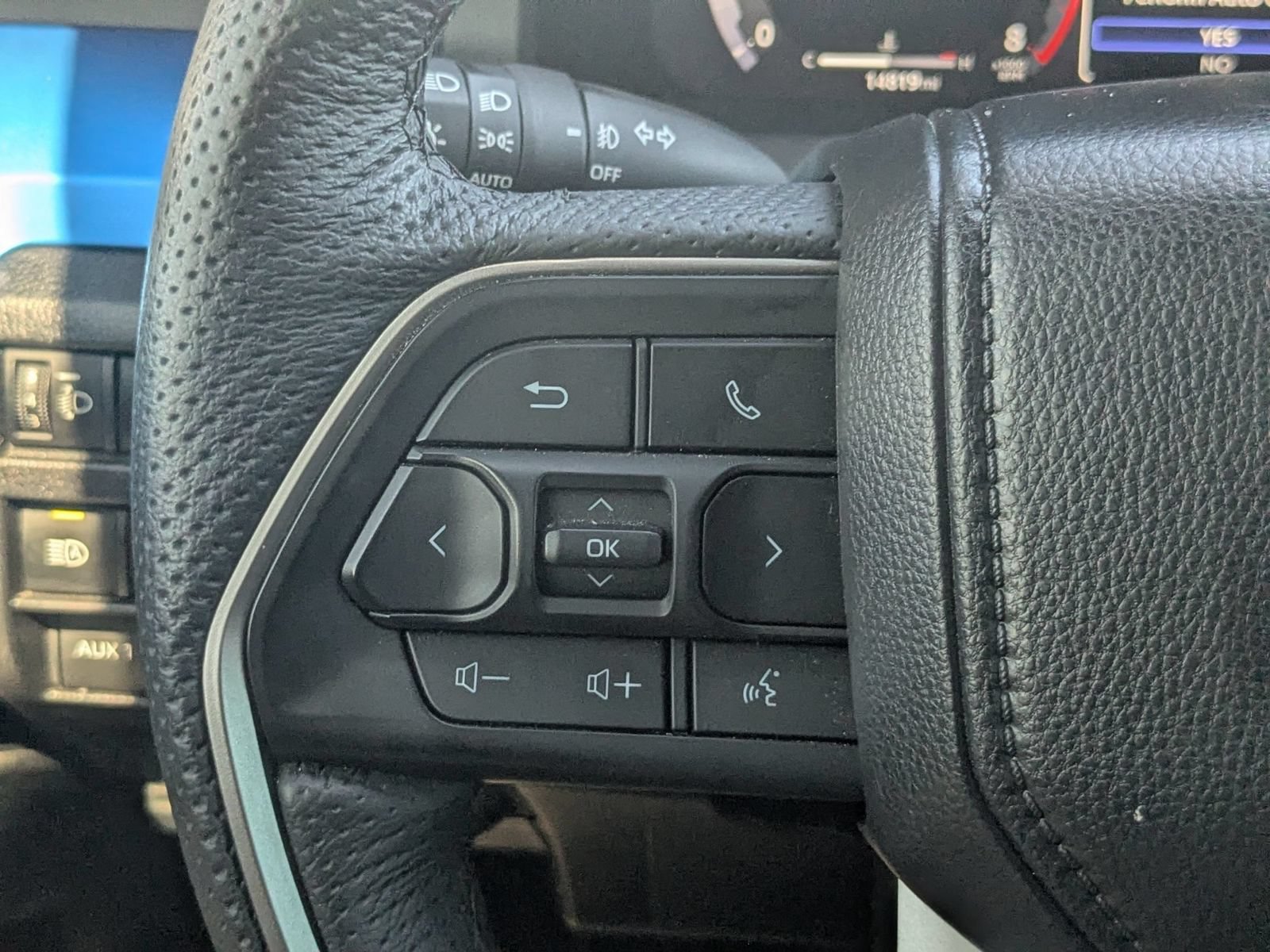 Used 2025 Toyota Tacoma TRD Off-Road w/ TRD Off Road Upgrade Package AWD/4WD image 17