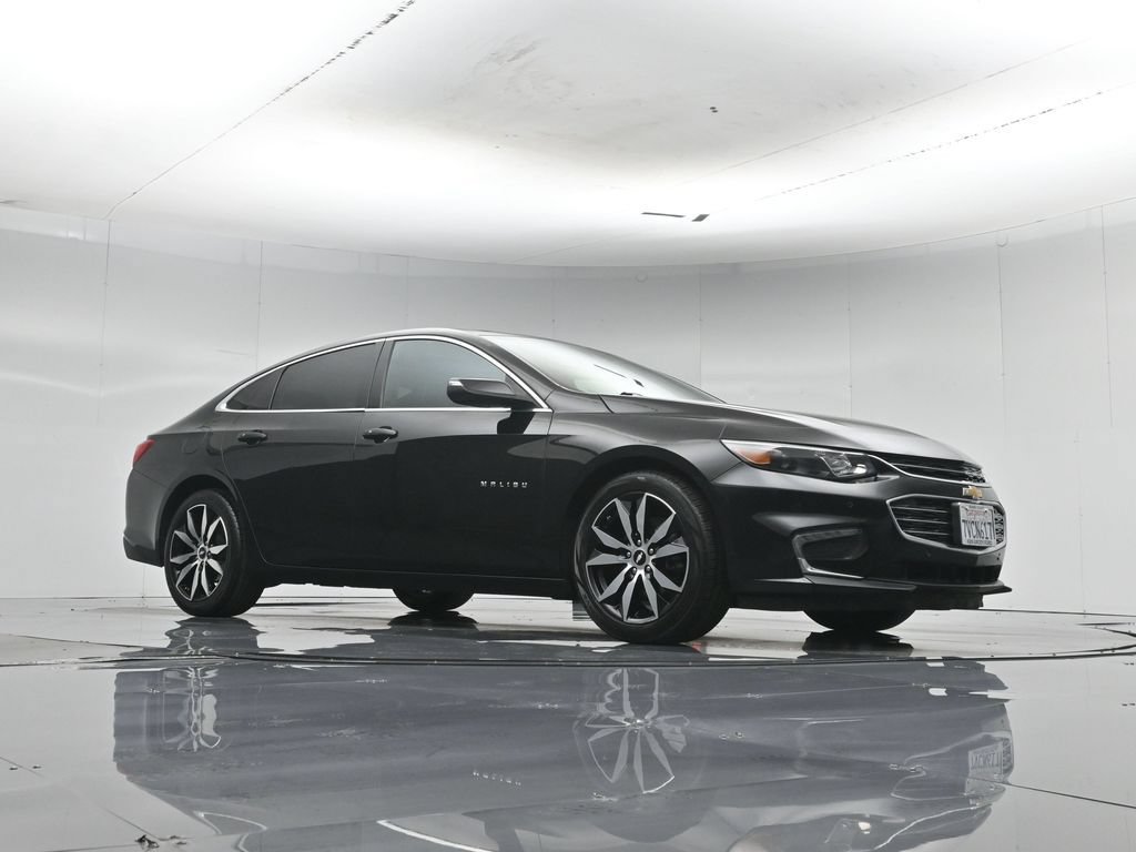 Used 2017 Chevrolet Malibu LT w/ Leather Package FWD image 4