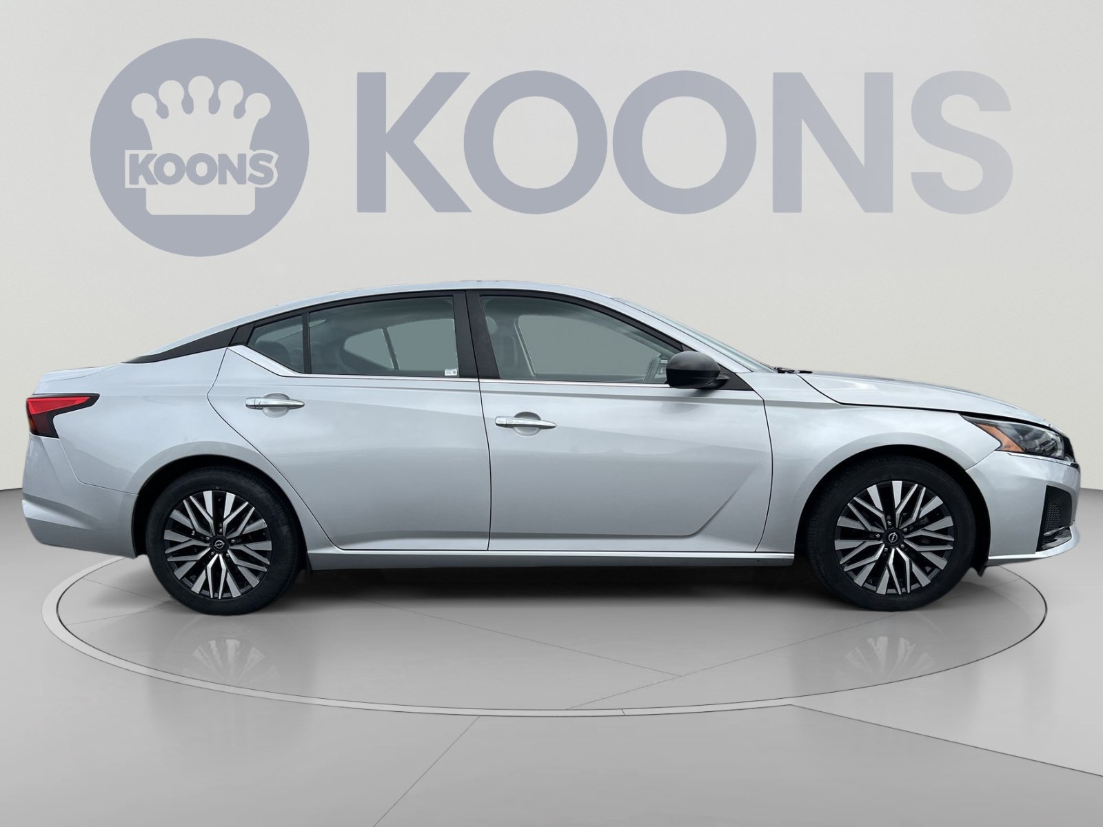 Used 2024 Nissan Altima 2.5 SV FWD image 8