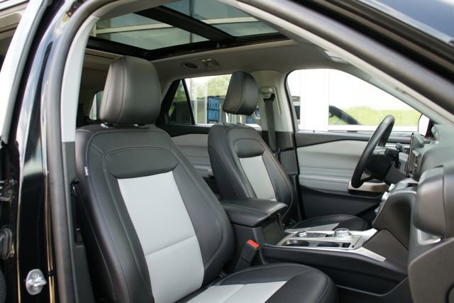 Certified 2022 Ford Explorer XLT w/ Equipment Group 202A AWD/4WD image 41