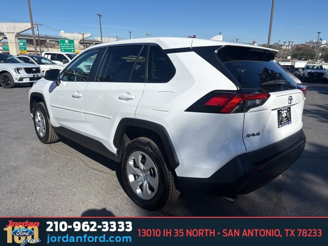 Used 2022 Toyota RAV4 LE image 2