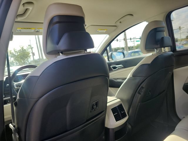Used 2025 Kia Sportage EX FWD image 12