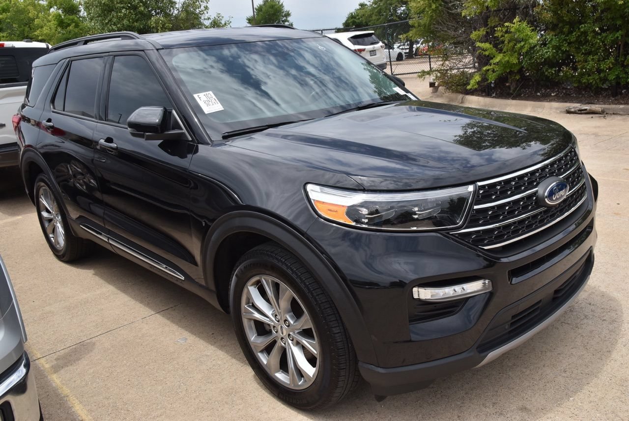 Certified 2023 Ford Explorer XLT w/ Equipment Group 202A AWD/4WD image 4