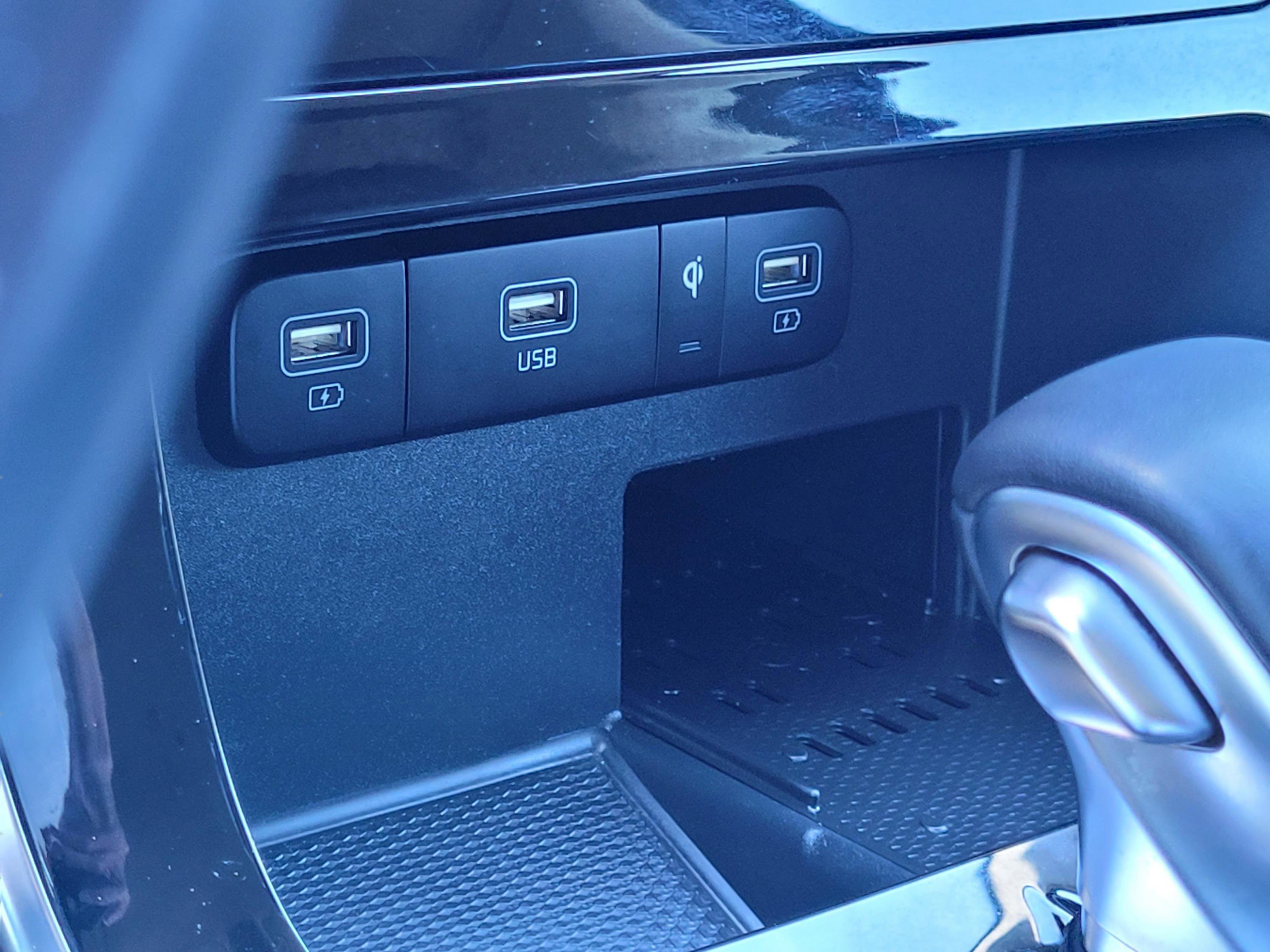 Used 2022 Kia Carnival EX FWD image 24