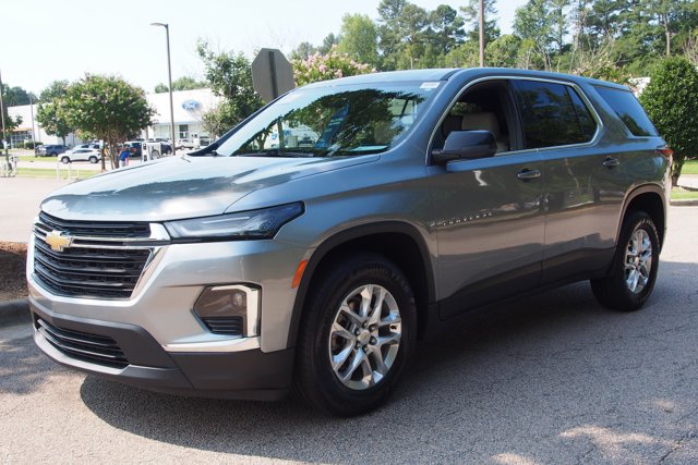 Used 2023 Chevrolet Traverse LS FWD image 3