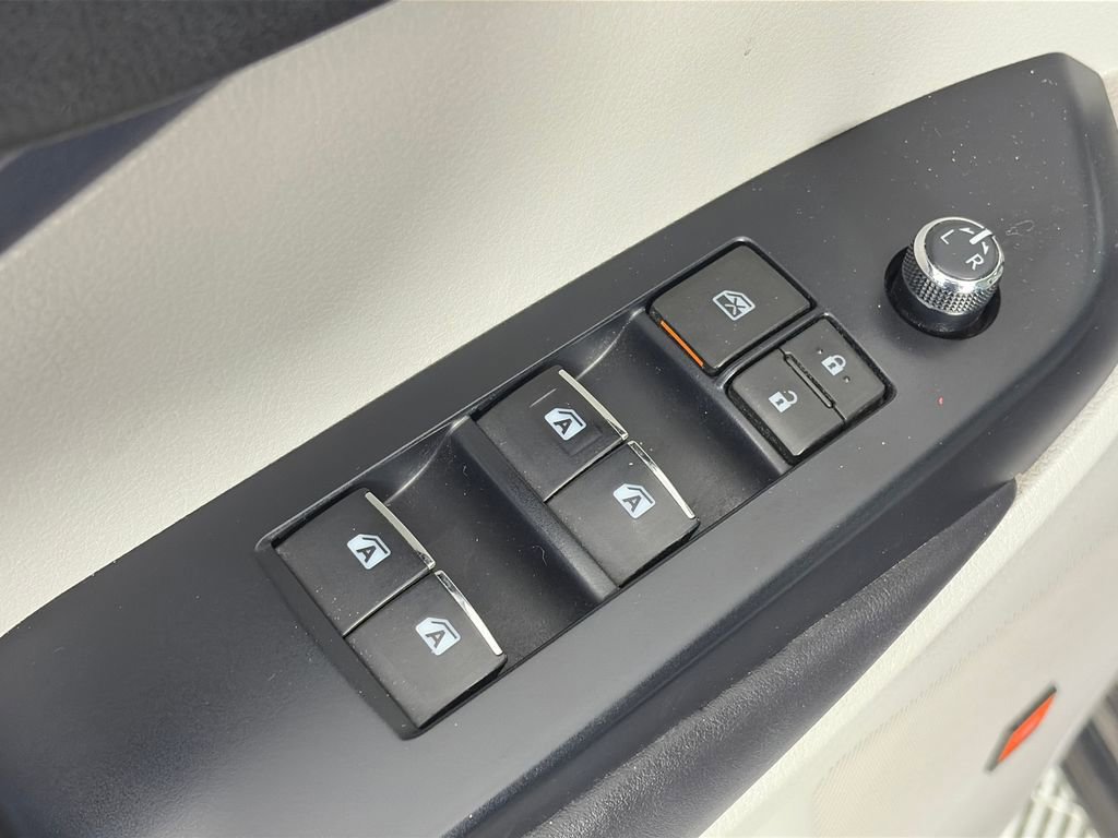 Used 2018 Toyota Highlander Limited Platinum image 25