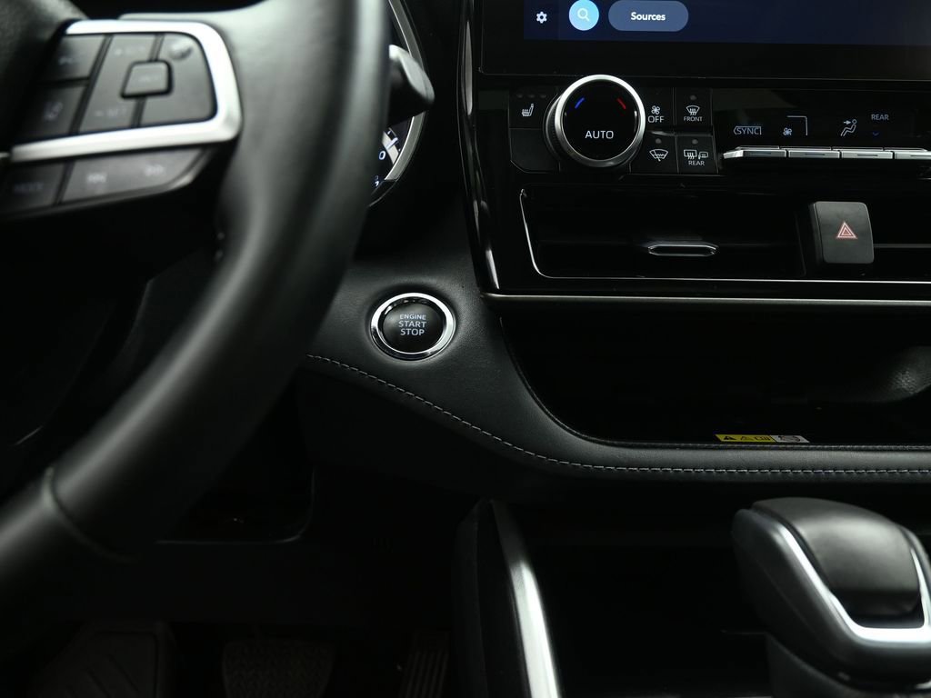 Used 2023 Toyota Highlander XLE image 16