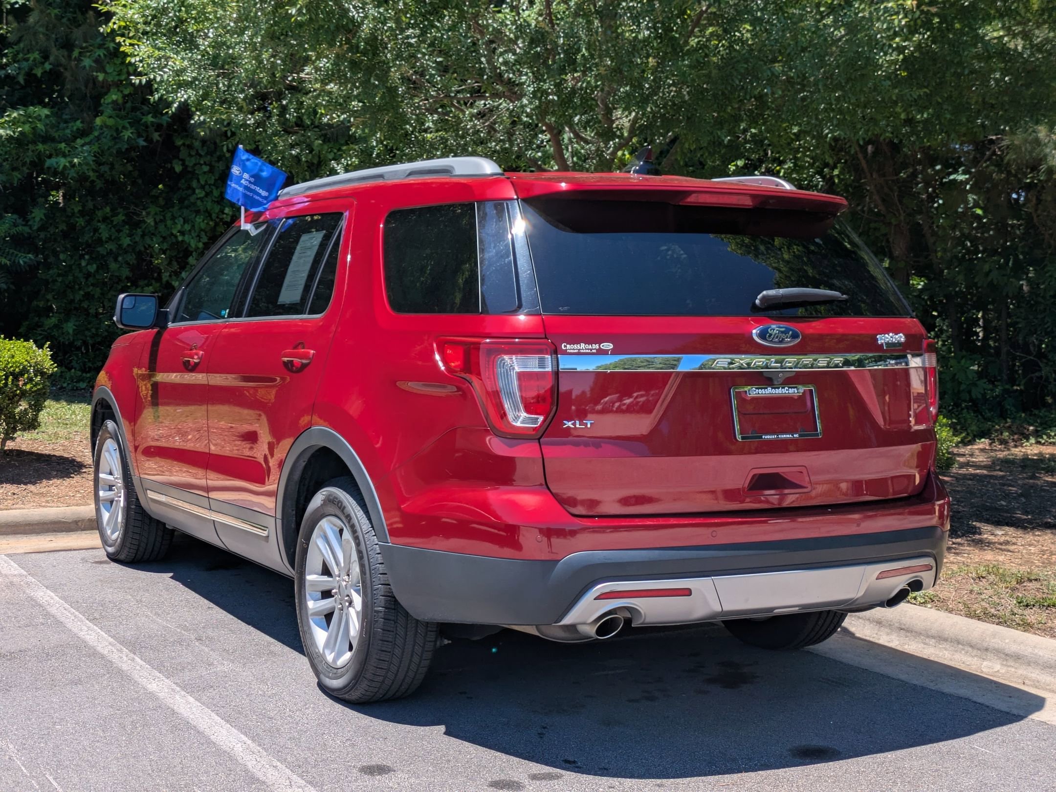 Certified 2017 Ford Explorer XLT FWD image 5