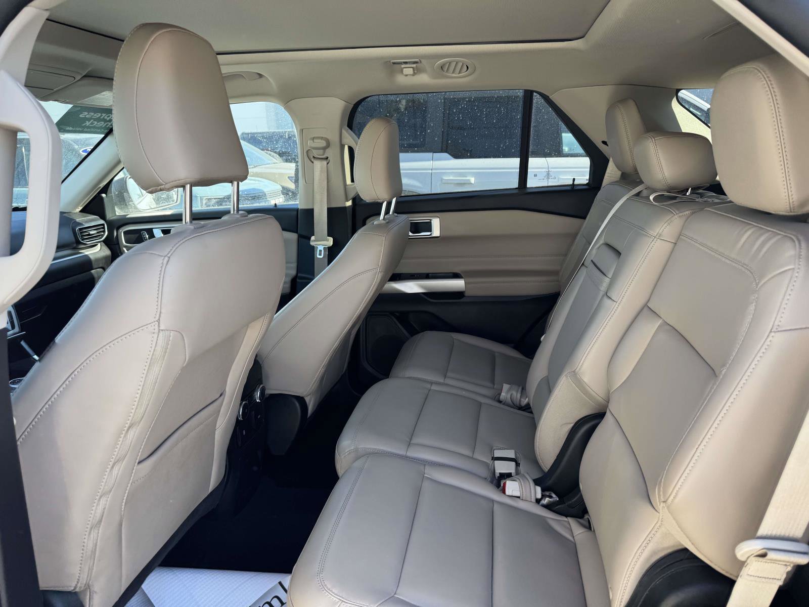 Certified 2022 Ford Explorer XLT w/ Equipment Group 202A image 7
