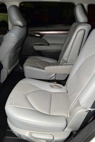 Used 2021 Toyota Highlander Limited image 27