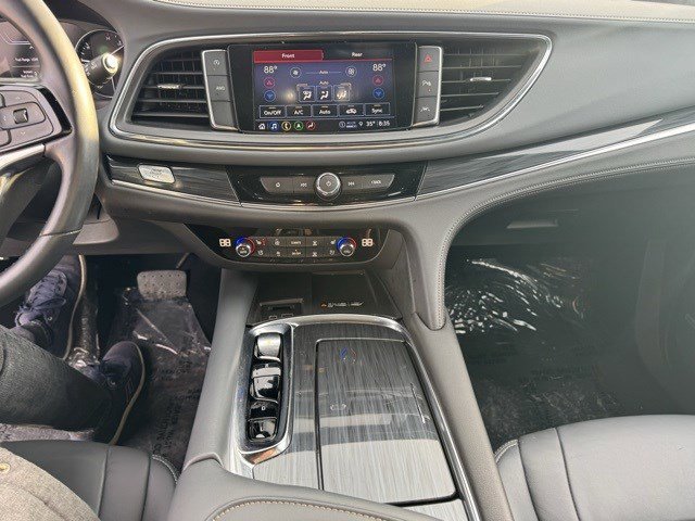 Used 2024 Buick Enclave Premium image 18