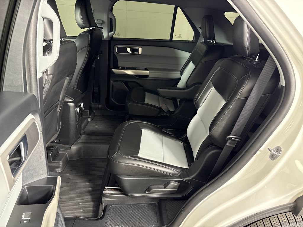 Certified 2022 Ford Explorer XLT w/ Equipment Group 202A RWD image 32