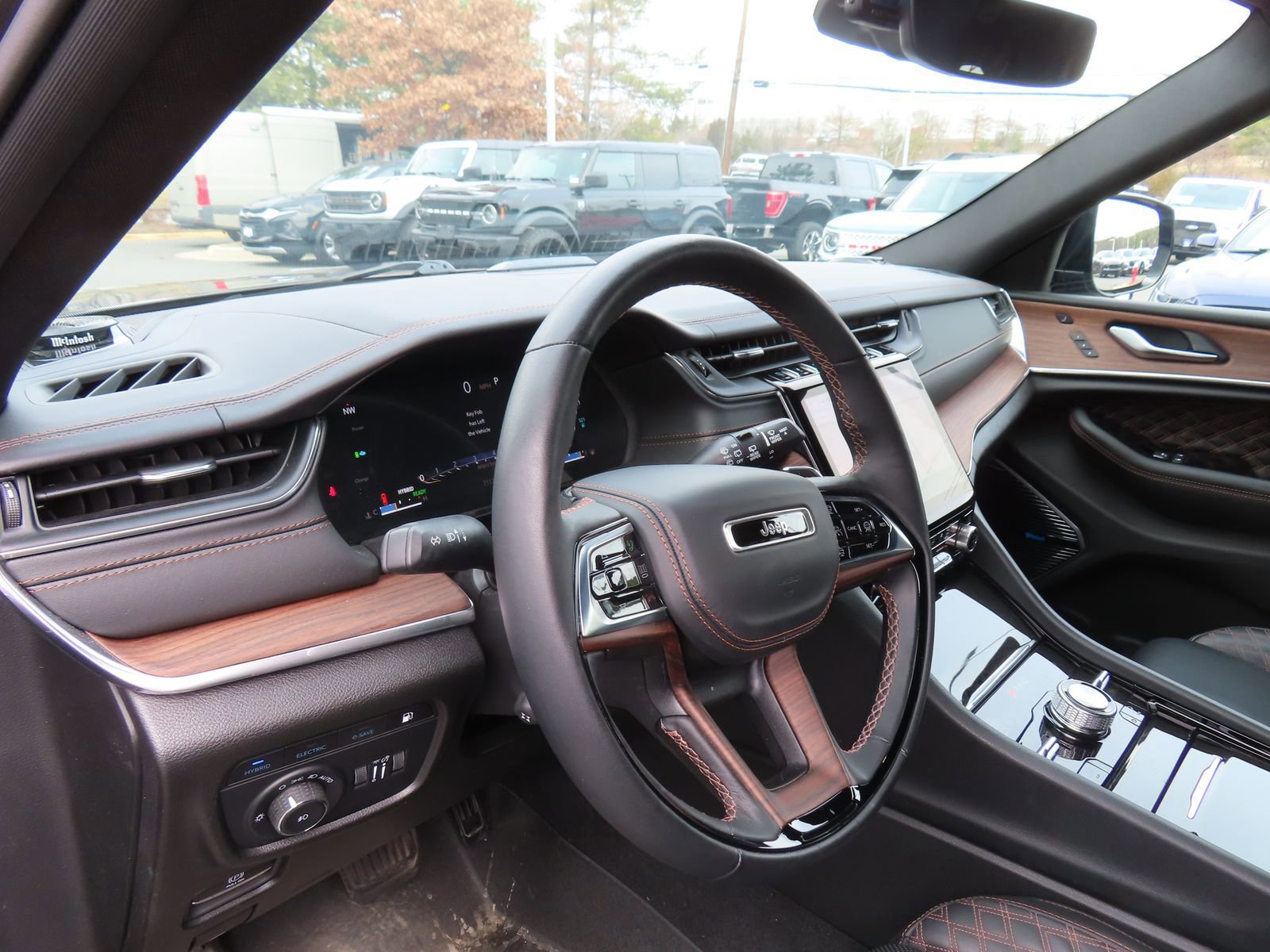 Used 2023 Jeep Grand Cherokee Summit w/ Luxury Tech Group V image 16