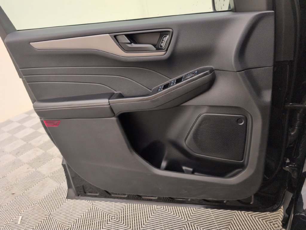 Certified 2025 Ford Escape Active FWD image 30