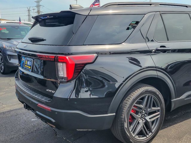 Certified 2025 Ford Explorer ST-Line w/ Premium Package AWD/4WD image 9