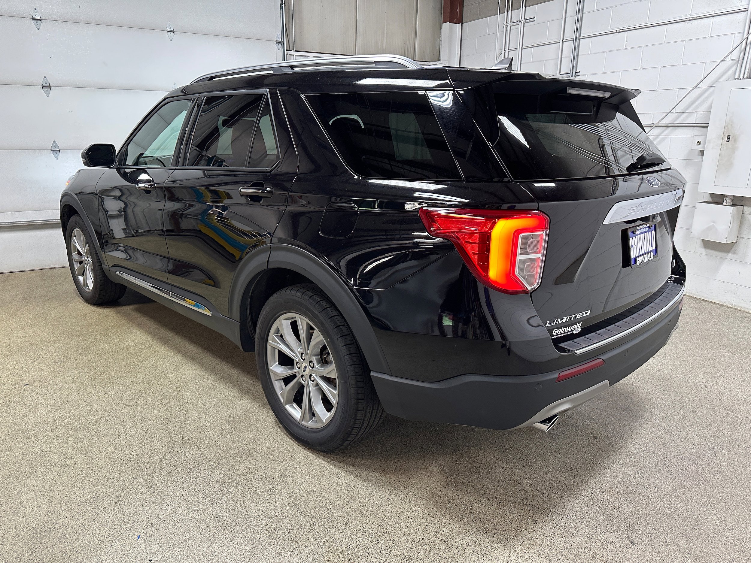 Certified 2023 Ford Explorer Limited w/ Equipment Group 301A AWD/4WD image 7
