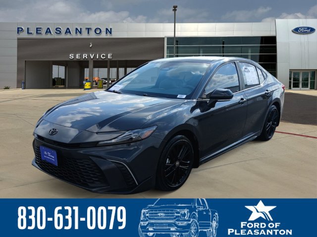 Used 2025 Toyota Camry SE w/ Convenience Package FWD image 1