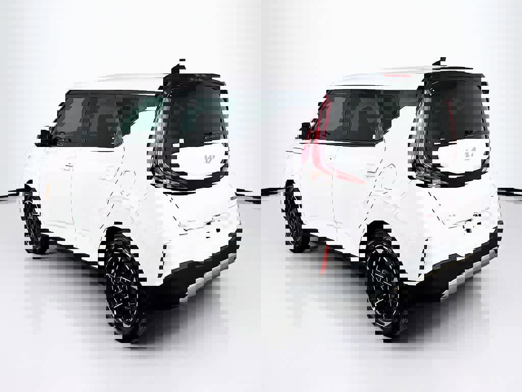 Used 2025 Kia Soul EX image 3