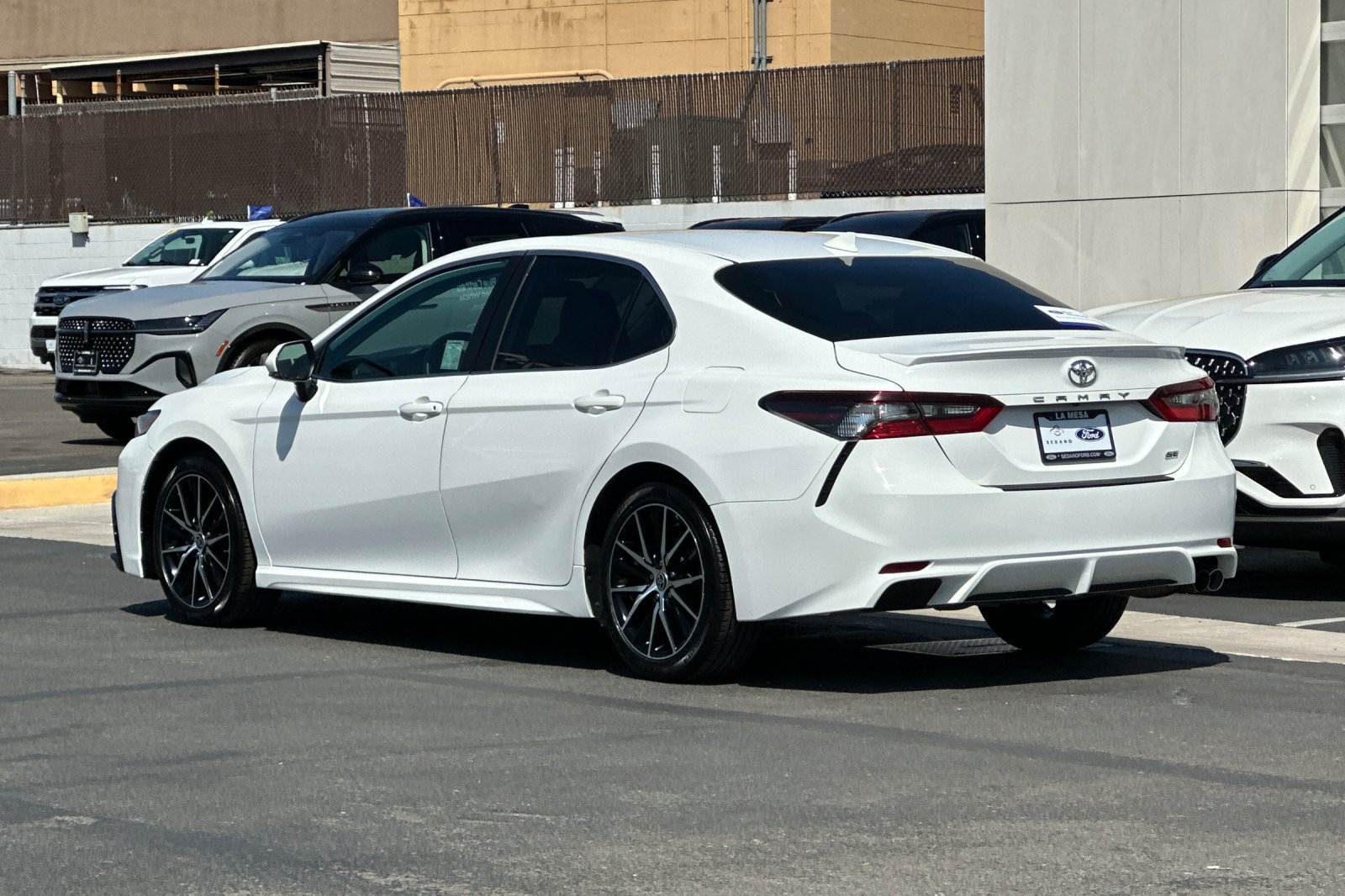 Used 2022 Toyota Camry SE w/ Carpet Mat Package (TMS) FWD image 5